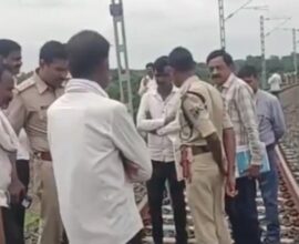 Beed farmers protest railway land compensation