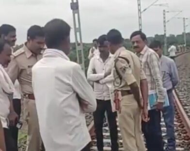 Beed farmers protest railway land compensation