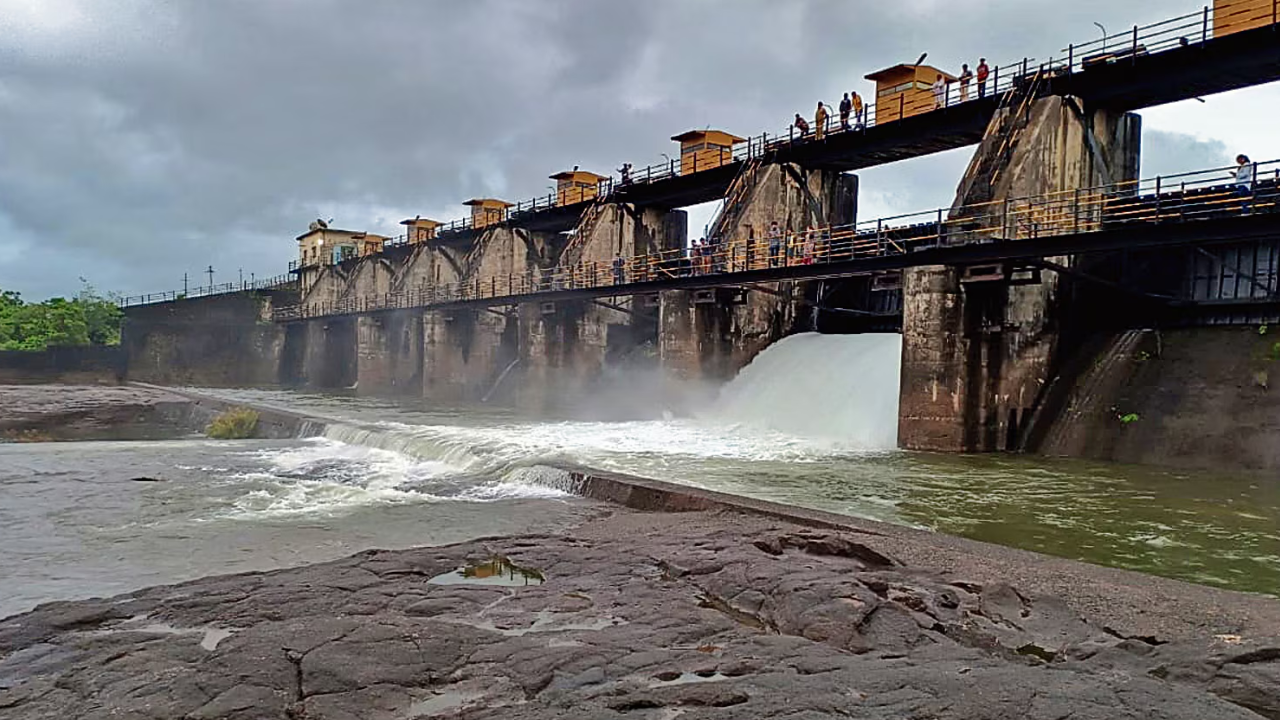 Khadakwasla dam water level
