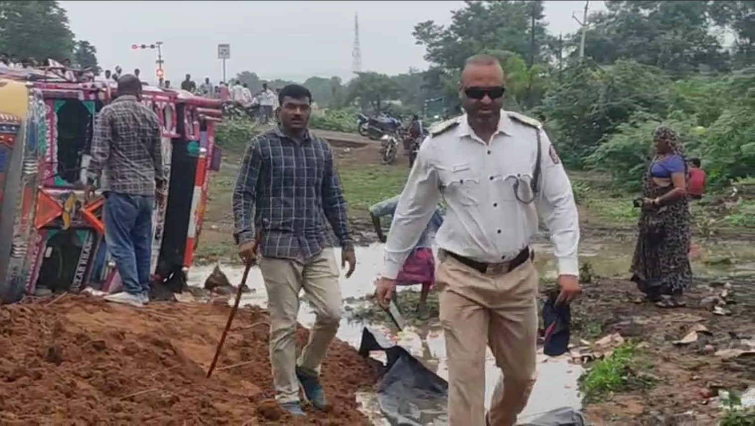 Shirpur accident Mumbai Agra highway