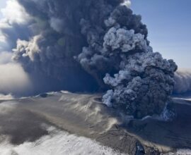 japan-volcano-eruption-shinmoedake-ash-cloud-alert-2025