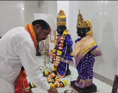 mla-khoskar-vitthal-mahapuja-pandharpur-ashadhi-2025