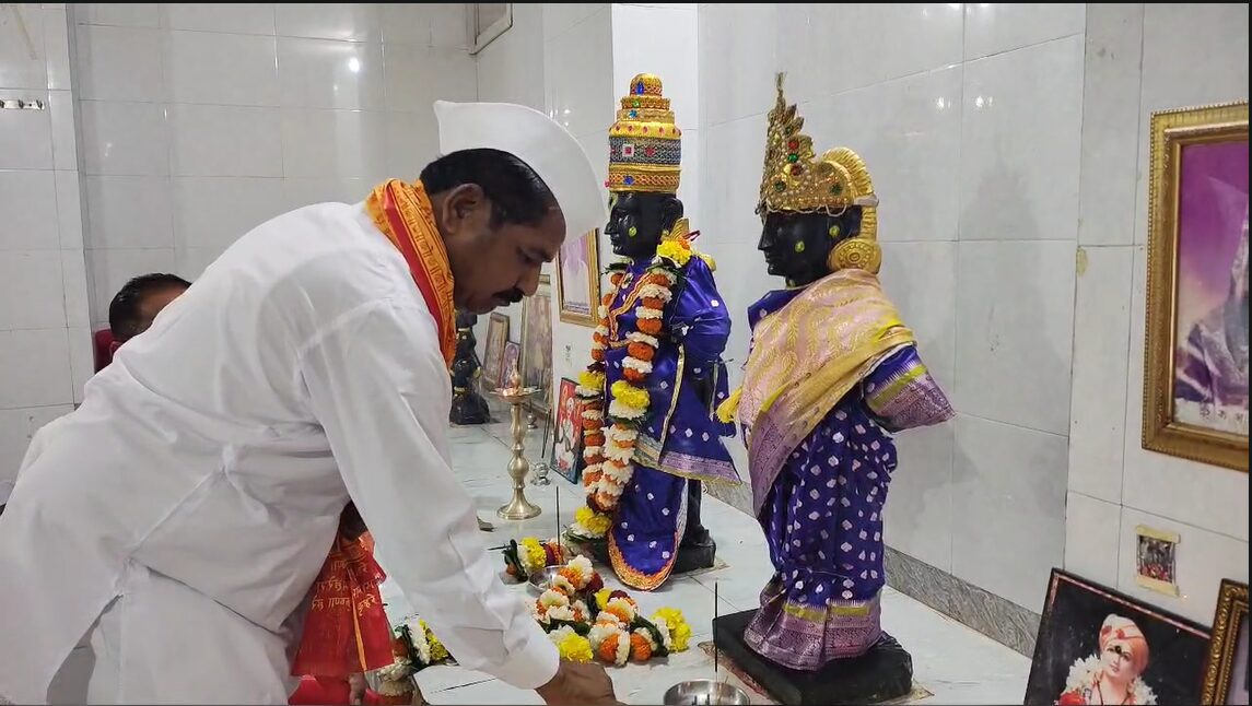 mla-khoskar-vitthal-mahapuja-pandharpur-ashadhi-2025
