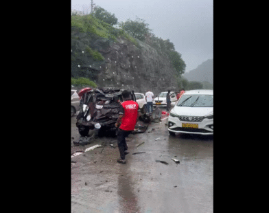 pune mumbai accident today