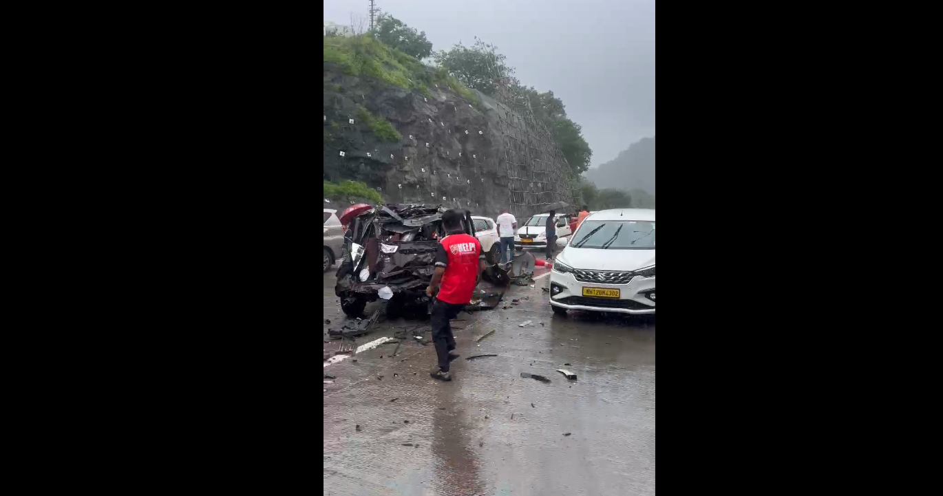 pune mumbai accident today