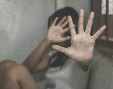 pune-old-man-molests-young-woman-vishrambag-case