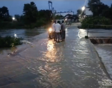 Chandrapur damaged bridge