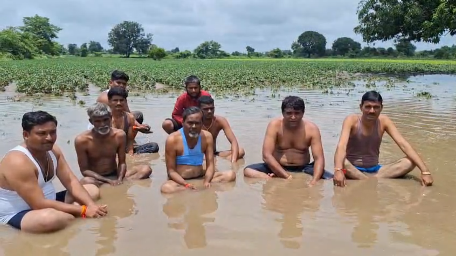 Washim farmers protest drought demand