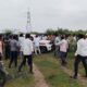 illagers and police apprehending armed robbers in a sugarcane field near Daundaj, Purandar
