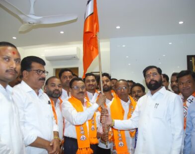 Rajendra Jhavere joins Shinde Shivsena