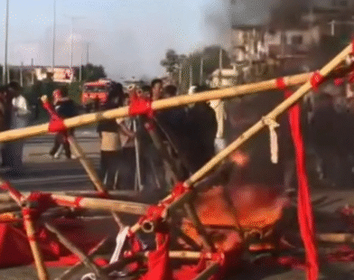 नेपाळच्या काही भागात कर्फ्यू लागू करण्यात आला आहे.