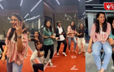 Smriti Mandhana flaunting her ring in a unique Munna Bhai M.B.B.S style gesture