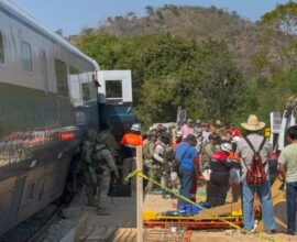मेक्सिकोमध्ये रेल्वे रुळावरुन घसरल्यानं 13 प्रवाशांचा मृत्यू, शेकडो जण जखमी