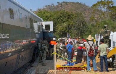 मेक्सिकोमध्ये रेल्वे रुळावरुन घसरल्यानं 13 प्रवाशांचा मृत्यू, शेकडो जण जखमी