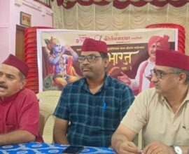 Afalebuwa performing at the Kirtansandhya festival, presenting new aspects of the Mahabharata