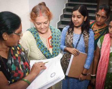 India’s first digital census 2027 with officials using tablets and digital devices for population data collection