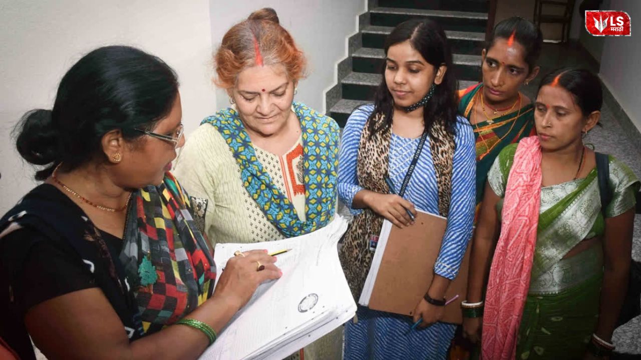 India’s first digital census 2027 with officials using tablets and digital devices for population data collection