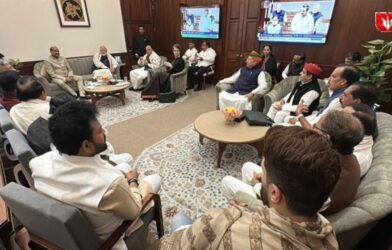 Prime Minister Narendra Modi and Priyanka Gandhi having tea together after the Parliament session
