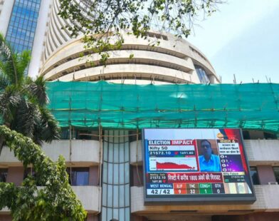 Indian stock market falls for the third consecutive day causing heavy investor losses