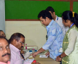 Sachin Tendulkar Casts Vote