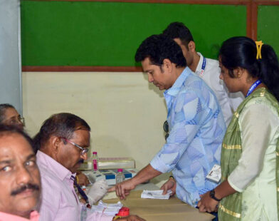 Sachin Tendulkar Casts Vote