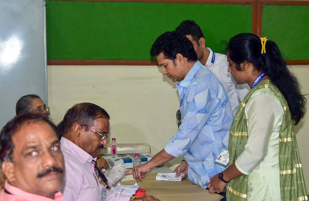 Sachin Tendulkar Casts Vote