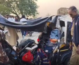 Severe road accident on Rahuri Shani Shingnapur road involving auto rickshaw and travels bus
