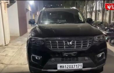 Attack on vehicle of Shiv Sena Pune city president Nana Bhangire and candidate Sarika Pawar