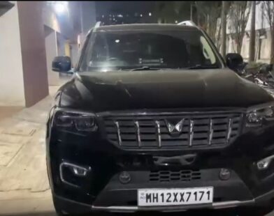 Attack on vehicle of Shiv Sena Pune city president Nana Bhangire and candidate Sarika Pawar