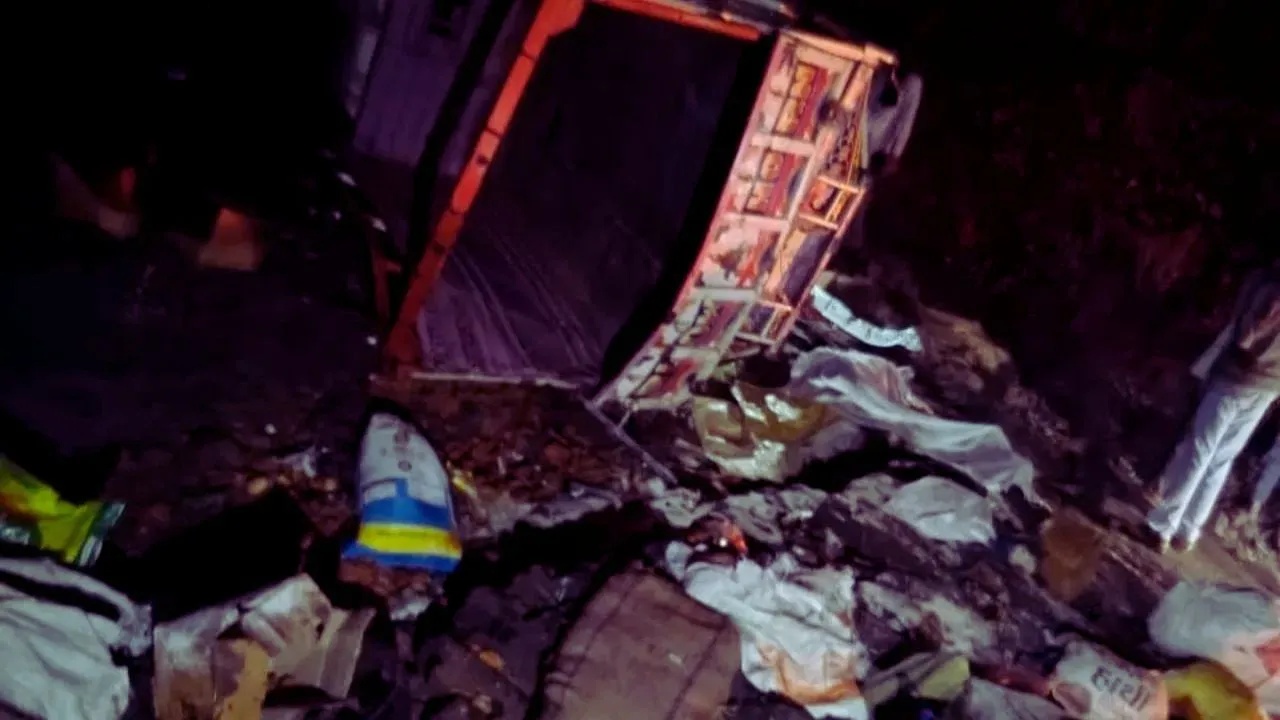 amravati accident pickup van falls into gorge many dead in dharni