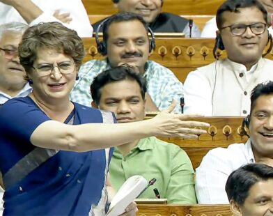 "सरकार महिला आरक्षण विधेयकाचा राजकीय वापर करत आहे,"; प्रियंका गांधी लोकसभेमध्ये म्हणाल्या