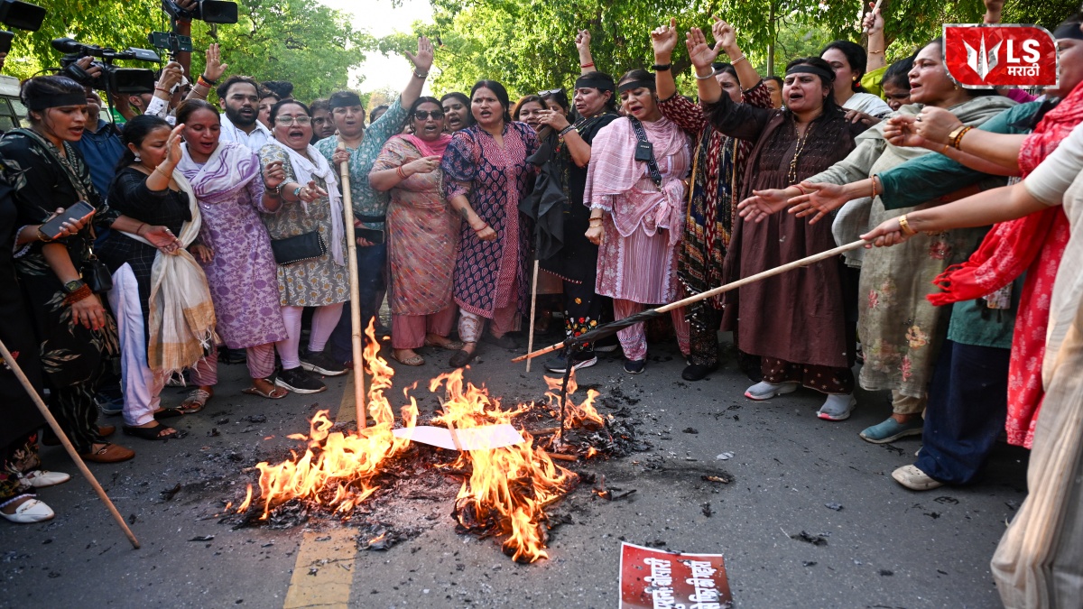 महिला आरक्षण विधेयकाविरोधात मतदान केल्यानं भाजपाचं राहुल गांधींच्या निवासस्थानाबाहेर आंदोलन; निषेध करत जाळला पुतळा