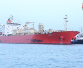 अमेरिका आणि इराण यांच्यात पुन्हा तणाव, होर्मुझच्या सामुद्रधुनीत जहाजांना वाढला धोका; 24 तासांत परिस्थिती कशी बदलली?