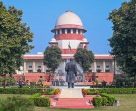 पश्चिम बंगालमध्ये मतदानाच्या एक दिवस आधी सर्वोच्च न्यायालयानं ममता बॅनर्जी यांना जोरदार फटकारलं; नेमकं प्रकरण काय?