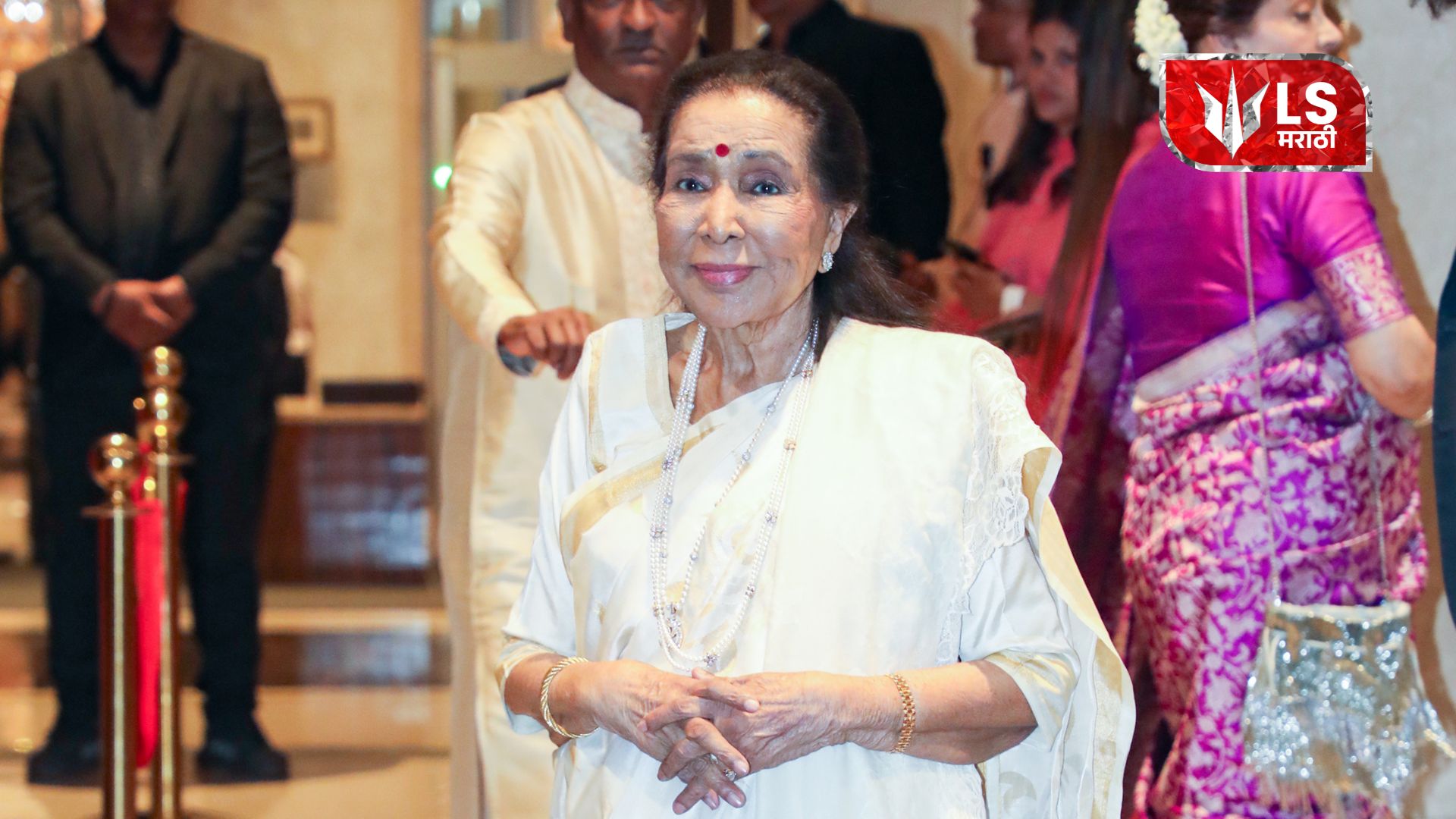 जेष्ठ गायिका आशा भोसलेंना ह्रदयविकाराचा झटका, रुग्णालयात दाखल; डॉक्टरांनी दिलं अपडेट