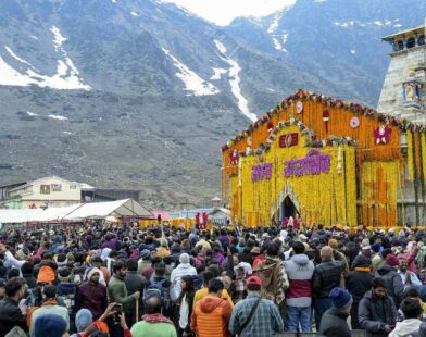 पूर्ण विधी आणि वैदिक मंत्रोच्चारानं केदारनाथ मंदिराचे दरवाजे उघडले; मंदिर परिसरात व्हिडिओ-रील्सवर बंदी